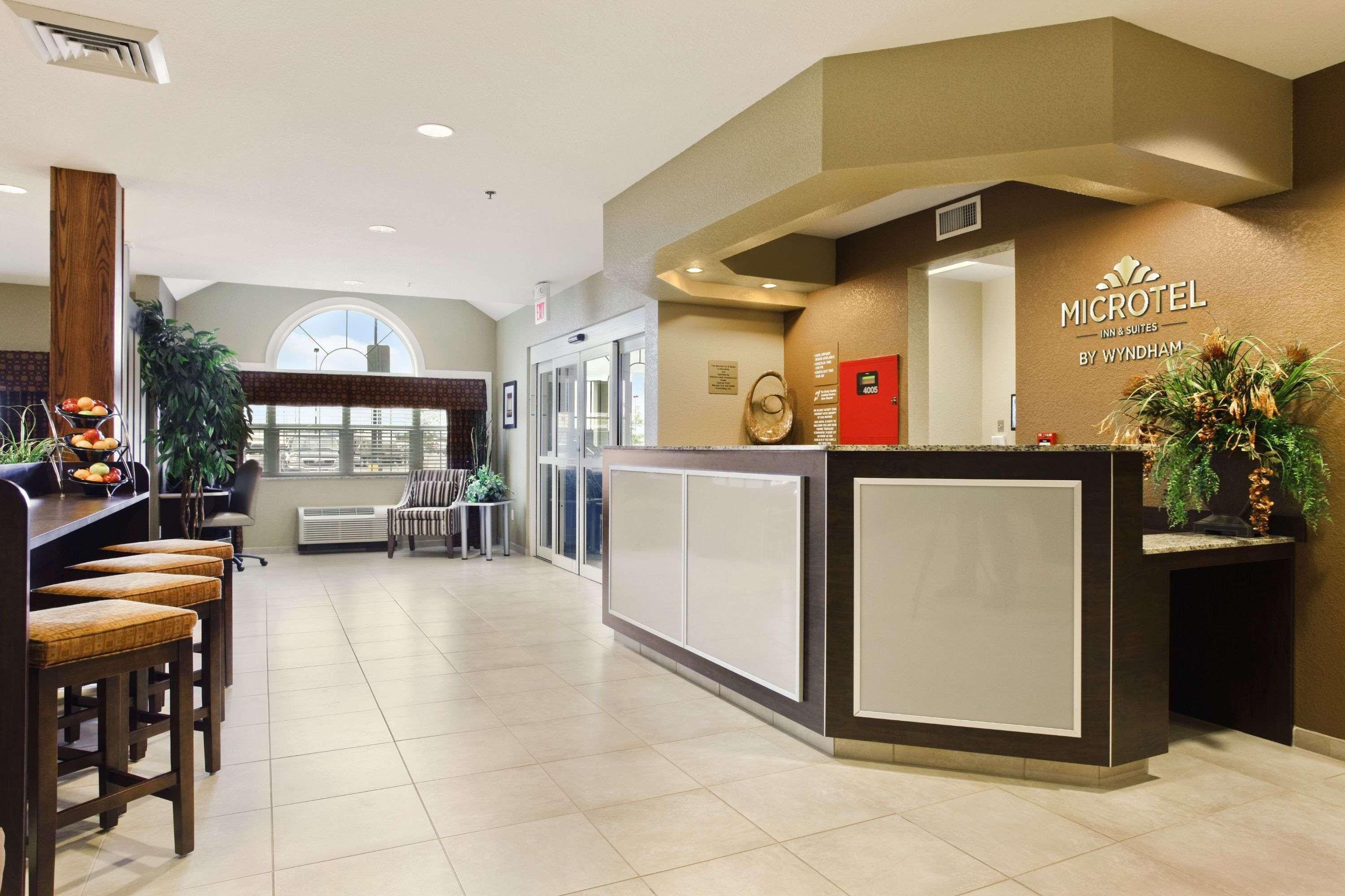 Microtel Inn & Suites By Wyndham Williston Interior photo